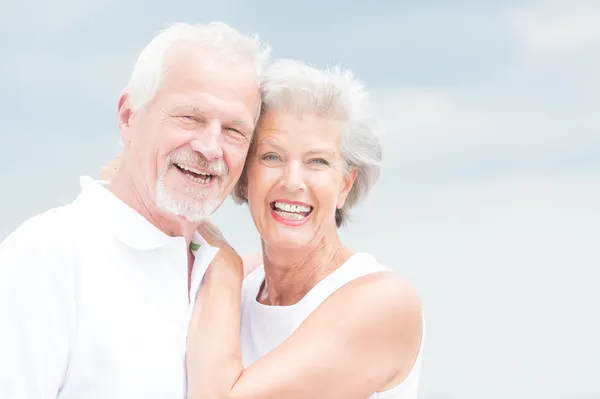 Sonriendo pareja mayor — Foto de Stock