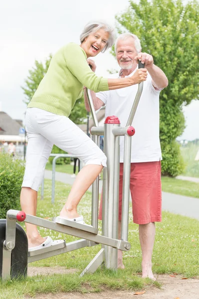 Active senior couple — Stock Photo, Image