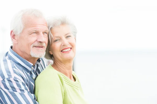 Sorridente coppia anziana — Foto Stock