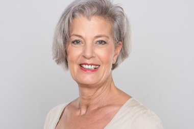 gülümseyen kadın kıdemli