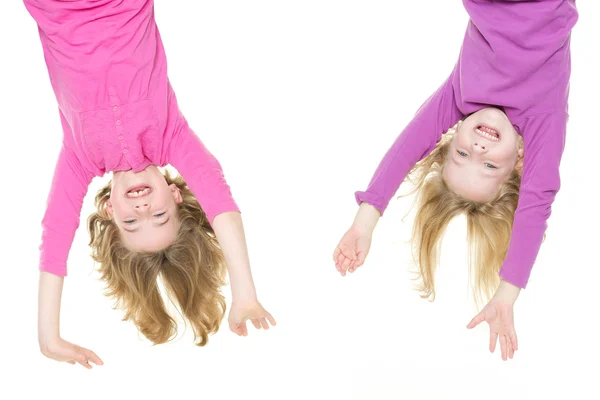 Hängende kleine Mädchen — Stockfoto