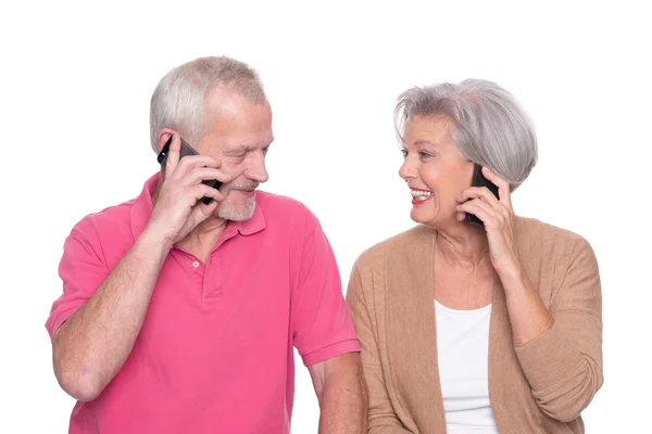 Pareja mayor con smartphone — Foto de Stock