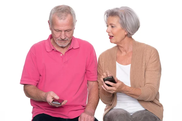 Senior couple with smartphone — Stock Photo, Image