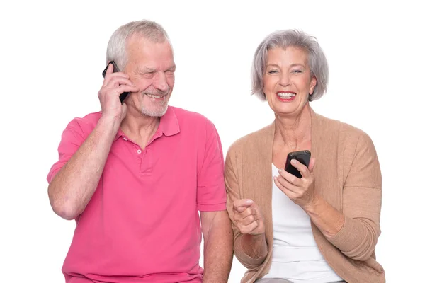 Starší pár s smartphone — Stock fotografie
