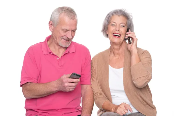 Äldre par med smartphone — Stockfoto