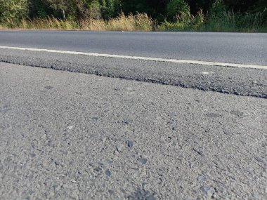 Yolun kenarı farklı..