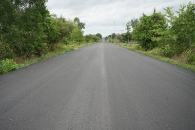 Asfalt yolun bulanıklığı Trafik çizgileri yok
