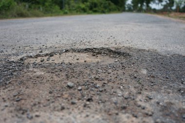 Yol çukur bakımı..