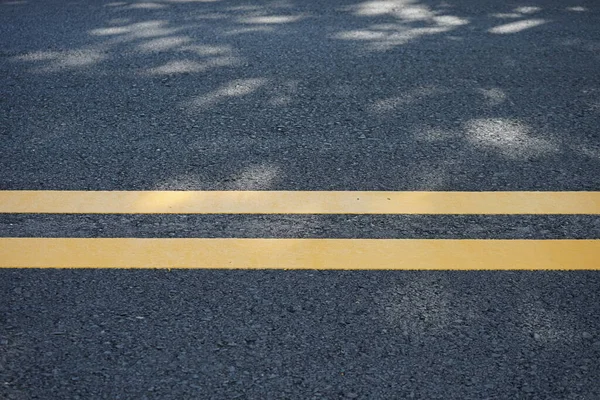 Imagen Borrosa Carretera Pavimentada Marcado Tráfico Color Amarillo Color Brillante —  Fotos de Stock