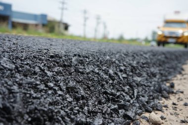 Asfalt yolun bulanıklığı Trafik çizgileri yok