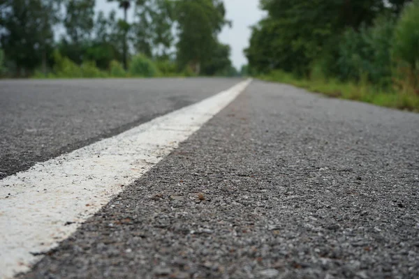 アスファルト道路のぼかしなし交通線なし — ストック写真