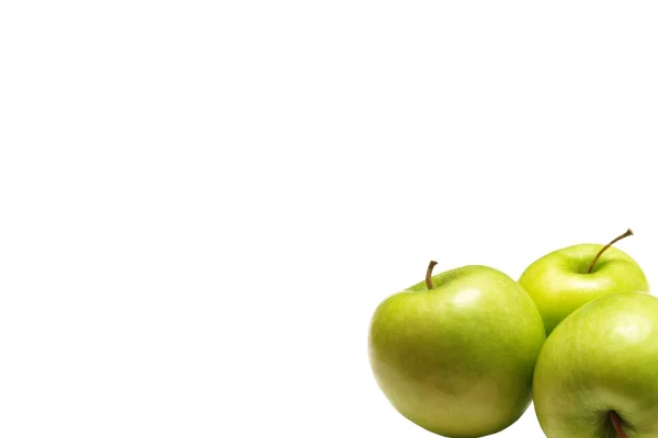Gröna äpplen på en vit bakgrund — Stockfoto