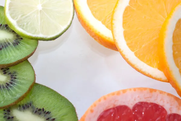 Mix van kleurrijke citrusvruchten op wit — Stockfoto