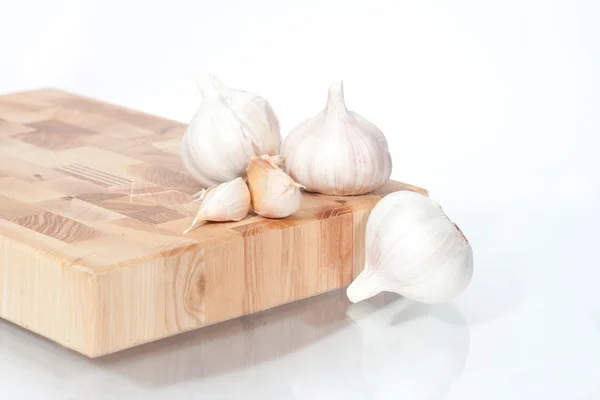 Heads of garlic on a white — Stock Photo, Image