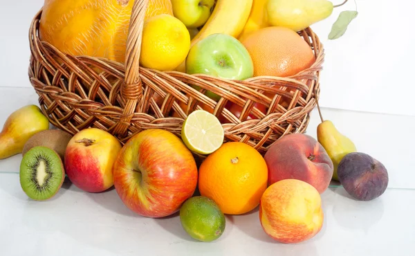 Sortiment av exotisk frukt — Stockfoto