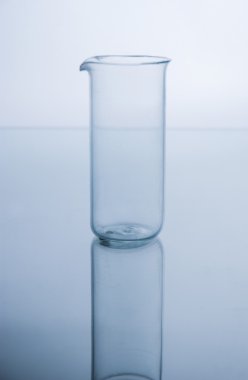 tüp izole mavi sıvı ile