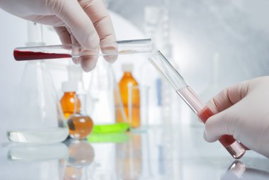 tüp izole mavi sıvı ile