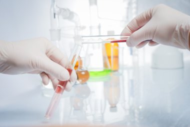 tüp izole mavi sıvı ile