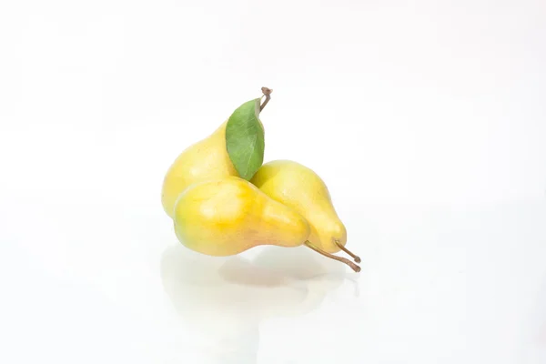 Ripe pears isolated on white background — Stock Photo, Image