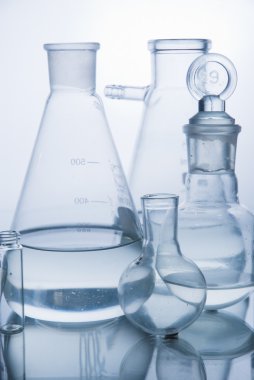 üzerine beyaz Laboratuar kapkacakları