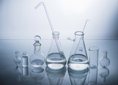 üzerine beyaz Laboratuar kapkacakları