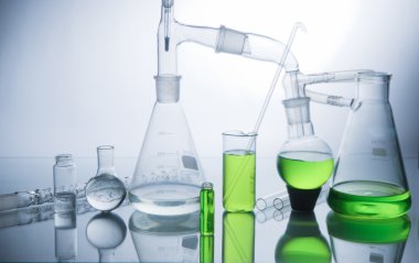 üzerine beyaz Laboratuar kapkacakları