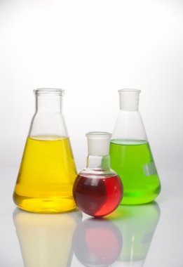 üzerine beyaz Laboratuar kapkacakları