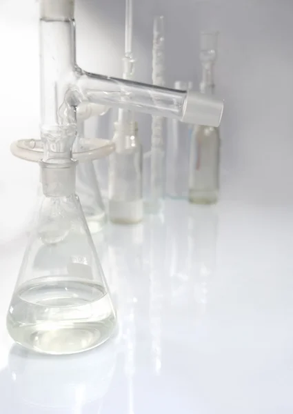 Vetreria da laboratorio Sopra bianco — Foto Stock