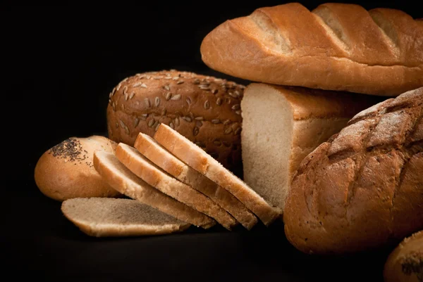 Loave chleb, zboża na biały — Zdjęcie stockowe