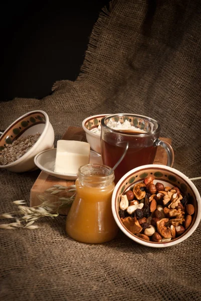 Comida saludable con pan, cereales — Foto de Stock