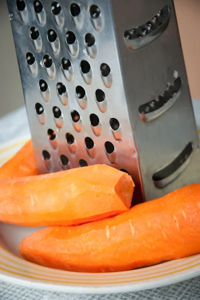 Carrot and grater for vegetables — Stock Photo, Image