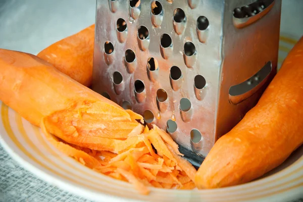 Carrot and grater for vegetables — Stock Photo, Image