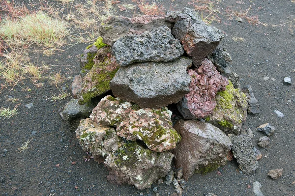 Islândia - Sul da Islândia - pilha de pedra no Eldgja — Fotografia de Stock