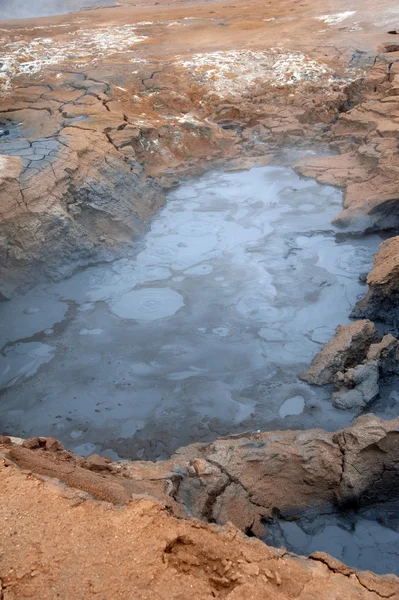 Island - lera pooler i namaskard vid sjön myvatn — Stockfoto