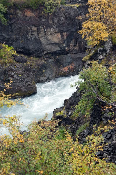 Island - západ - hraunfossar a vodopádu barnafoss — Stock fotografie
