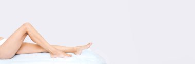 Güzel bacak derisi. Doktor Spa Salonu. Kadın balmumu sonucu