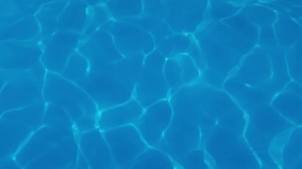 Water drop in swimming pool. Blue color. Stop motion video. H2O hotel relax — Stock Video