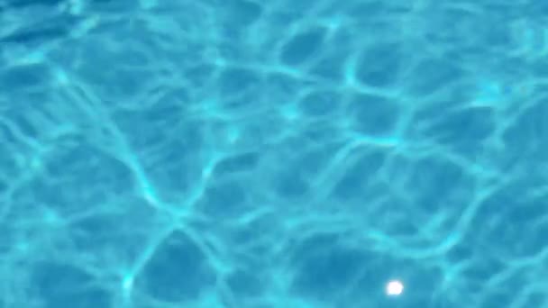 Water drop in swimming pool. Blue color. Stop motion video. H2O hotel relax — Stock Video