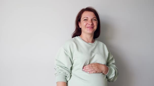 La femme enceinte visite le centre médical. Gynécologie traitement de maternité. Médecine — Video