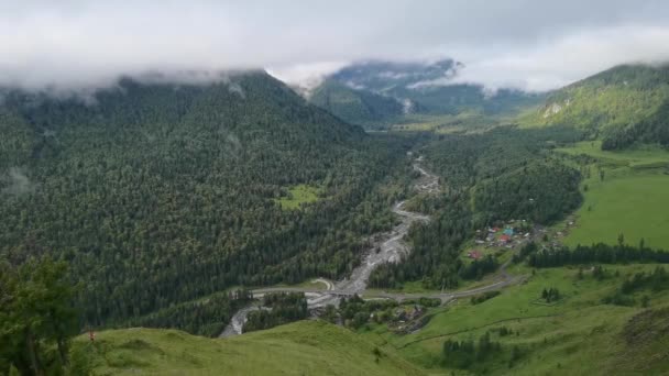 休暇の風景。ロシアのアルタイ山脈。マルタ地方。自宅で休日 — ストック動画