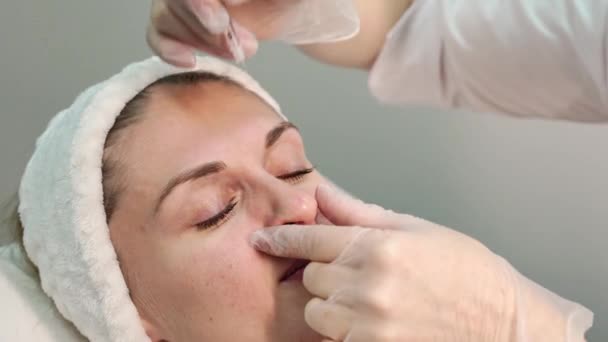 Injection at spa salon. Doctor hands in gloves. Closeup. Pretty female patient — Stock Video