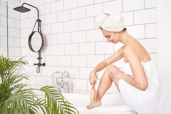 Bathroom skin care. Body brush routine. Woman peeling. Female scrub — стоковое фото