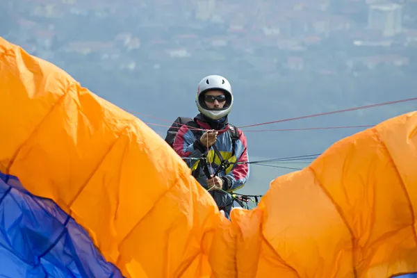 Paraglider pilot — Stock Photo, Image