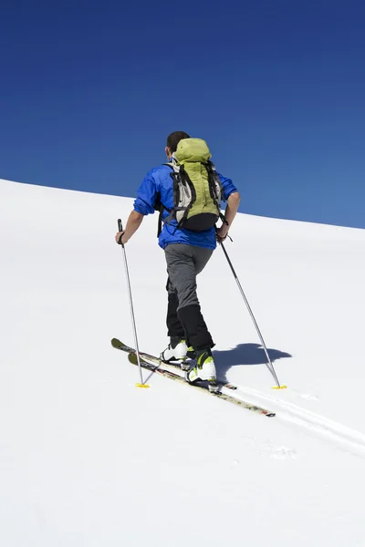 Ascendiendo a la cima — Foto de Stock