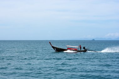 uzun kuyruklu tekne deniz