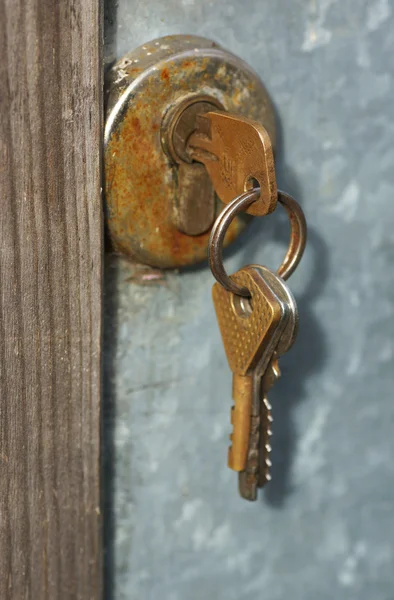 Eski anahtar taşı içinde anahtar deliği — Stok fotoğraf