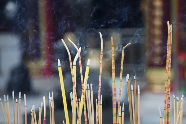 Incense left burning  by worshipers at Wong Tai Sin Temple. Also known as Sik Sik Yuen Wong Tai Sin Temple, is a Taoist Temple is located in Kowloon, Hong Kong, China — Stock Photo, Image