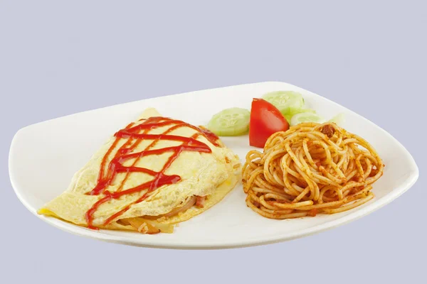 Vegetable egg omelet and pasta dish — 스톡 사진