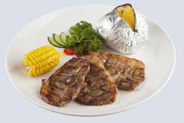 Kuzu kemiği ile et suyu ve Mısır ve fırında patates