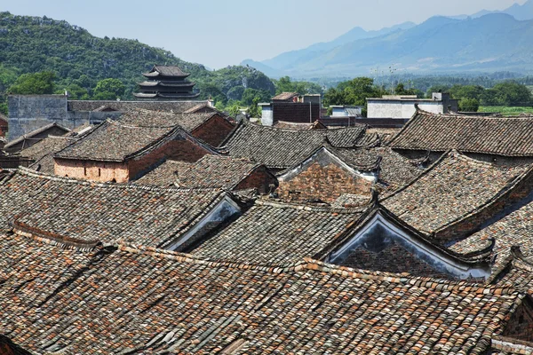 Daken van een oude stad in hunan, china — Stockfoto